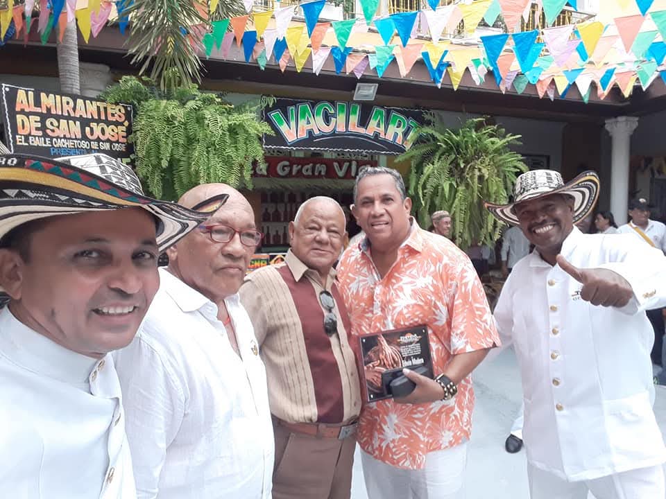 Grupo Tambó con Edwin Madera, dueño de La Troja.