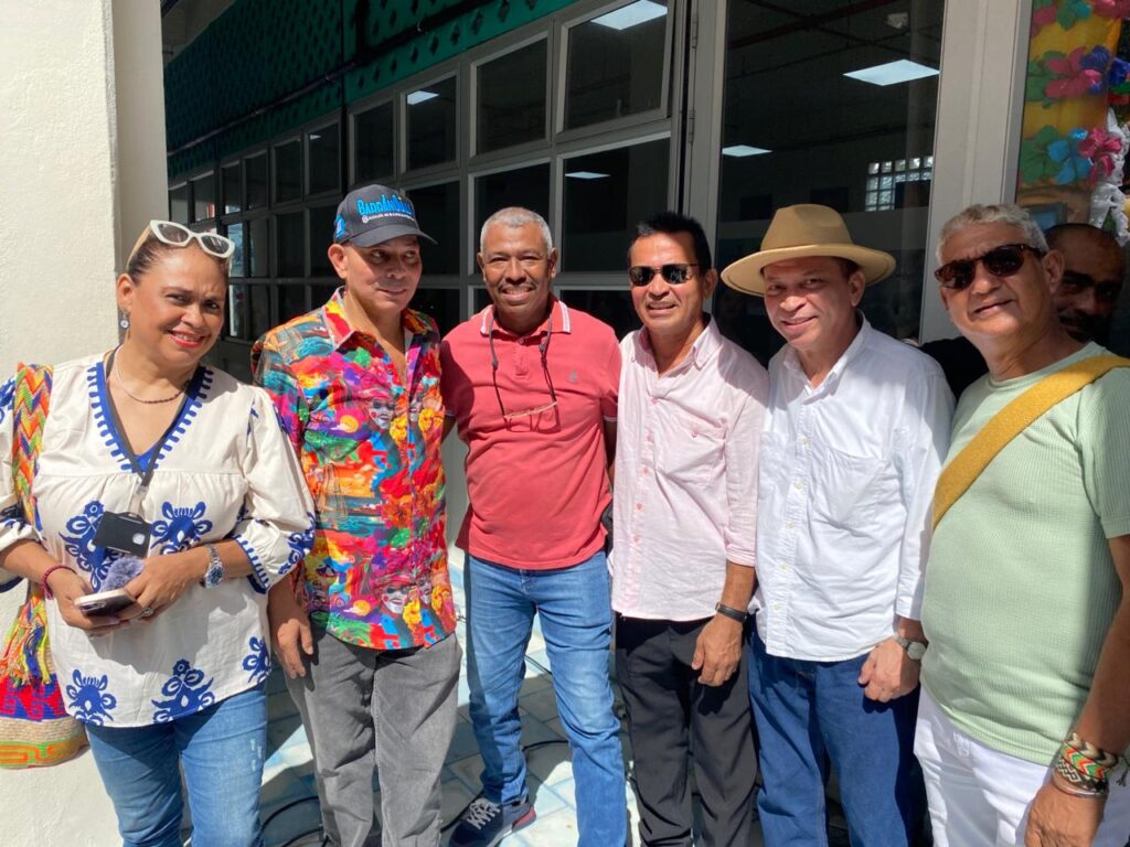 Grupo Tambó con el secretario de Cultuta, Patrimonio y Turismo, Juan Ospino.