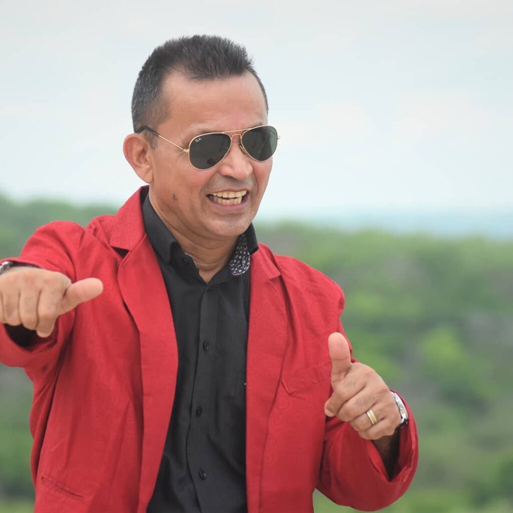 El cantautor Lisandro Polo Rodríguez y uno de los líderes del Grupo Tambó.